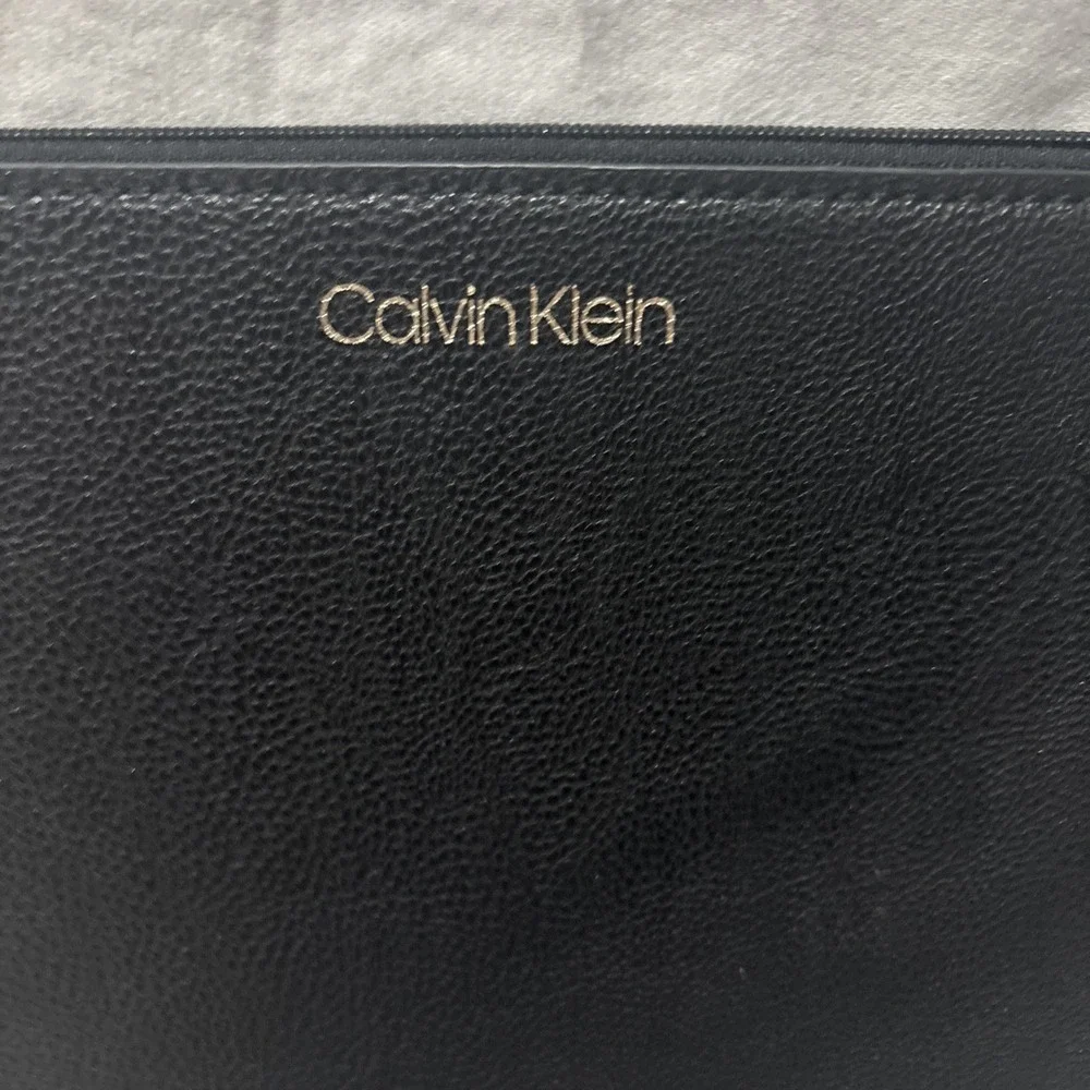 CALVIN KLEIN - BLACK LEATHER WRISTLET CLUTCH PURSE Fast Shipping - Picture 2 of 5